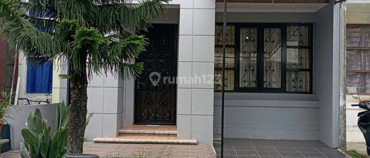 Disewakan Rumah Asri Satu Setengah Lantai, Likungan Aman & Nyaman 1