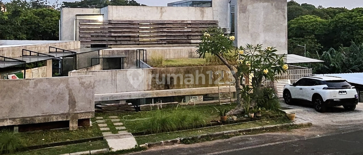 Rumah Modern Brutalism Industrial Dalam Komplek di RC. Veteran 1