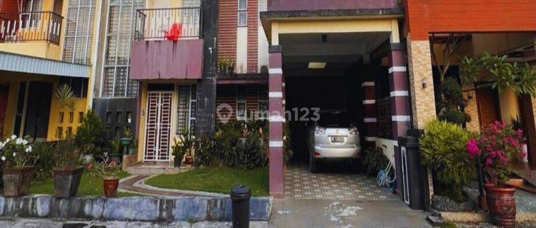 Dijual Murah Rumah 2,5 Lantai Di Taman Golf Residence Sukajadi 1