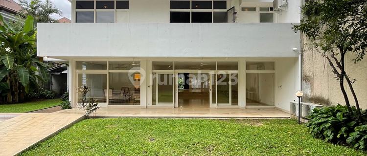 For Rent House with Spacious Yard in Kemang, South Jakarta 1
