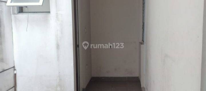Rumah di sewakan green lake city  1