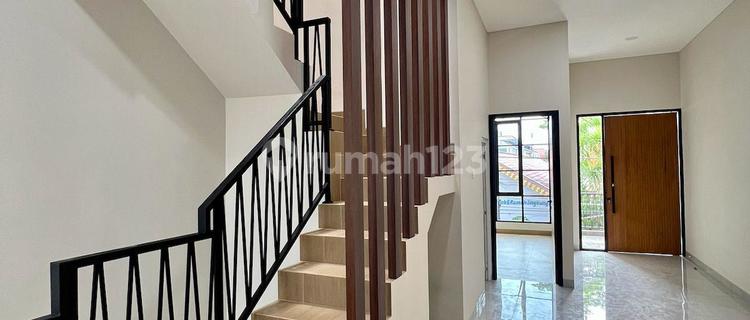 Dijual Rumah Tomang (New) | Uk. 5 x 18 | SHM | 3 + 2 KT, 3 + 1 KM | PAM | Listrik 4400 | 3 Lantai | Harga 3,3 M Nego 1