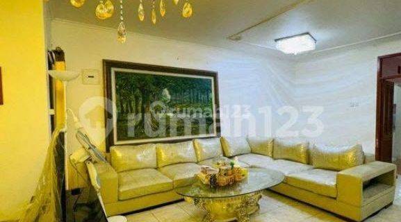 Dijual Rumah di Puri Media, Jakbar | Luas 128 m2 | 2 Lantai, 3 + 1 KT, 2 KM | Full Furnish | Listrik 2200 Watt, Air Pam | Harga 3,85 M nego  1