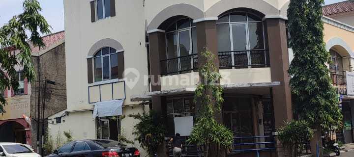 Strategic Corner Shop Ruko Surapati Core Bandung 1