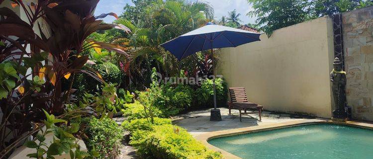 For sale villa 3 br  in central Lovina with traditional style house 1