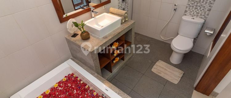 For Sale 2 Floor Villa With 3 br And Fantastic View In Lovina 1