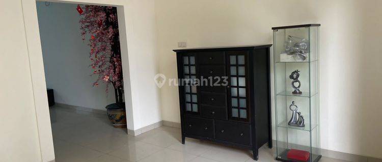 Disewakan Rumah Pik Semi Furnish Ada Pool Bagus  1