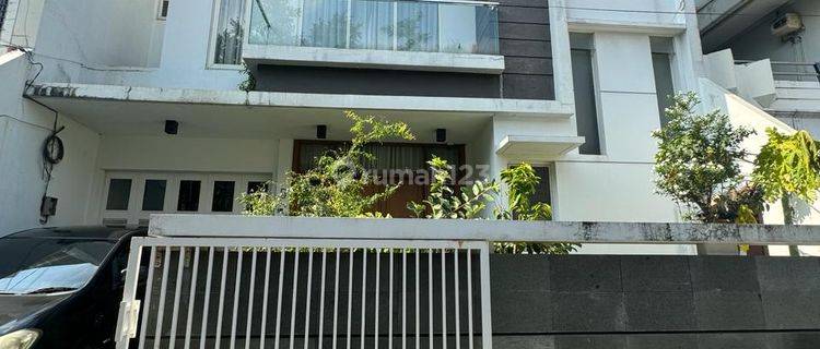 Rumah Furnished 2 Lantai Di jual di Tomang, Jakarta barat 1