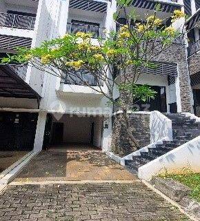 Bangunan 3 Lantai Di Bona Vista Residence Lebak Bulus Jakarta Selatan. 1