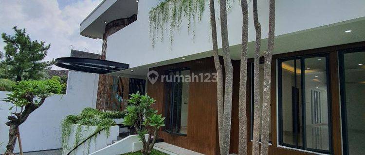 Turun Harga !!! Rumah Mewah Design Modern Klasik Lokasi Strategis Selangkah Ke Belleza Permata Hijau Jakarta Selatan. 1