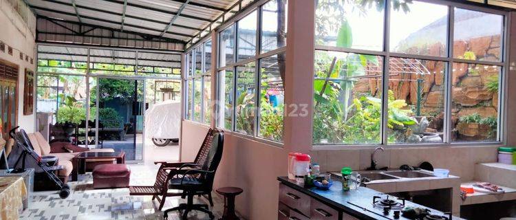 Rumah Semanggi Tengah Kota Solo Desain Klasik Siap Huni 1