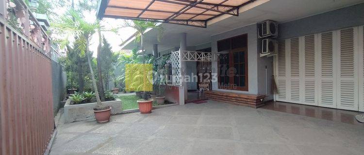 Dijual Rumah Mewah Siap Huni Lokasi Semanggi, Surakarta 1