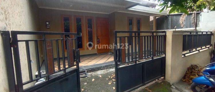 Rumah Disewakan di Manahan Banjarsari Tengah Kota Solo 1