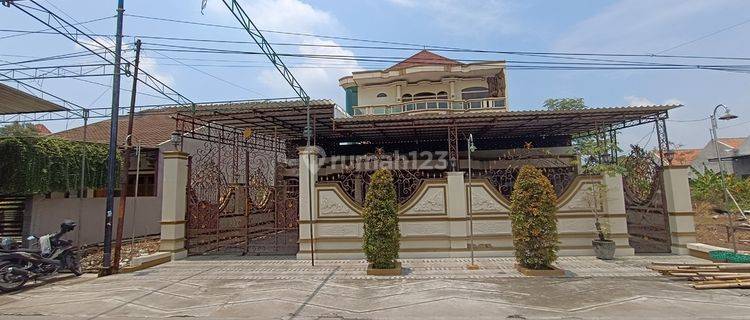 Rumah Mewah 2 Lantai Ada Kolam Renang Indoor di Sukojarjo Kota 1