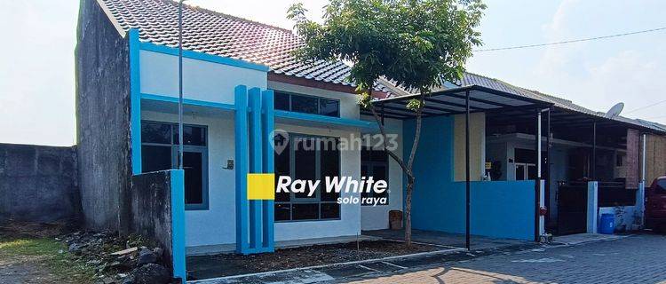 Dijual Rumah 1,5 Lantai, One Gate di Gedangan, Solo Baru 1