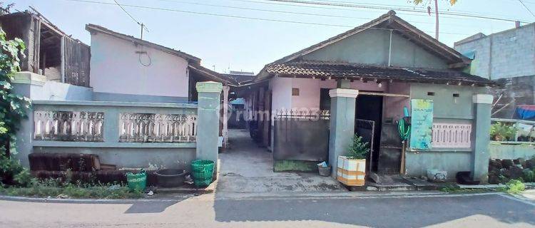 Dijual Kost Aktif Lokasi dekat dengan Perkantoran & Usaha di Joyotakan, Solo 1