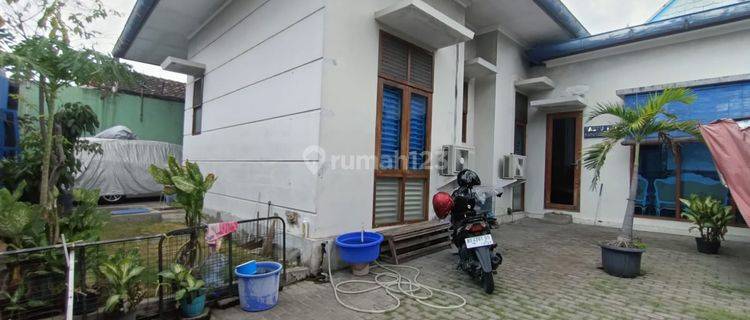 Dijual Rumah Tengah Ada Kolam Renang Bisa Untuk Kost di Jebres, Solo 1