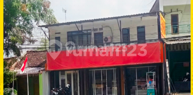 :fire: HOT LISTING - SHOPHOUSE FOR SALE! Solo-Jogja Road, Kartasura - Super strategic location on the main road! Now only 1.1 billion (from 1.25 billion) Can pay in 12 installments (1 year) with negotiable down payment! 1