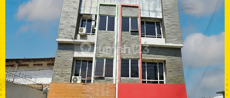3-Story Shop House for Rent on Jl. Ronggowarsito Banjarsari 1