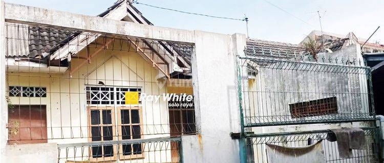Dijual Rumah Lama Butuh Renov di Perumahan Gedangan, Solo Baru 1