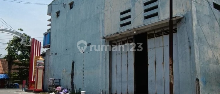 For Sale: 4 Attached Shophouses Strategically Located on Jl. Kh. Samahudi, Sukoharjo 1