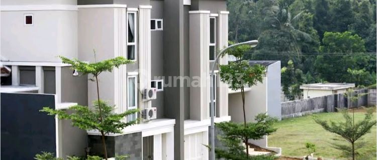 Rumah Mewah Hoek 2,5 Lantai Semi Furnish Di Citra Garden, Teluk B, Lampung 1