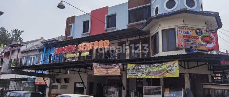 Large strategic corner shop for sale, including brand and 5-6 year ROI. 1