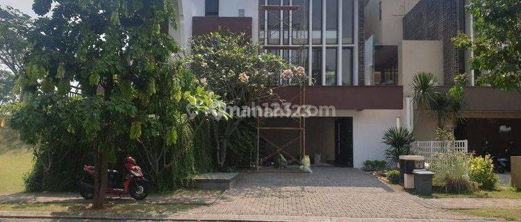 de Park Rumah 3Lantai Prime Location Hadap Selatan 8.5M 1