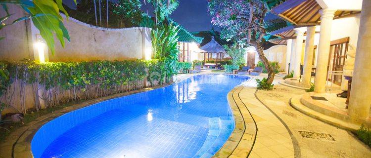 Vila siering pool lingkungan nyaman dan tenang area Sanur 1