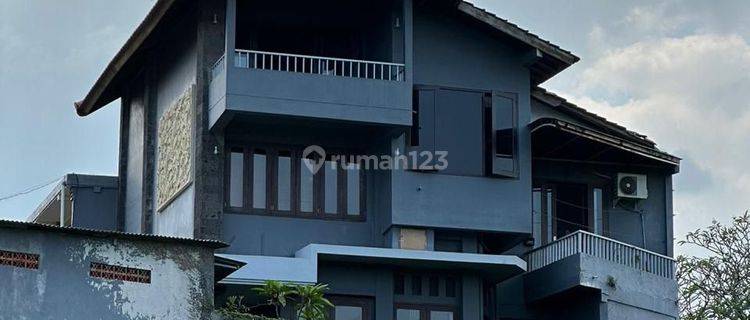 Rumah 2 Lantai Bagus SHM di  canggu  deket pusat kota 1