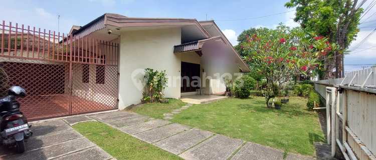 FOR SALE: ROUNDABOUT HOUSE IN THE CITY CENTER, MERBAU STREET