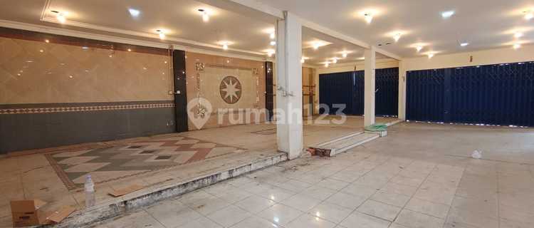 3 Shophouse Units (attached) for Rent on Jl. Tuanku Tambusai 1