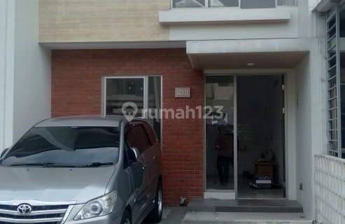 Dijual rumah modern siap huni. Berada dilokasi sangat strategis, dekat dgn bus trans, dekat dengan pintu tol Bitung.,kawasan bebas banjir. 1