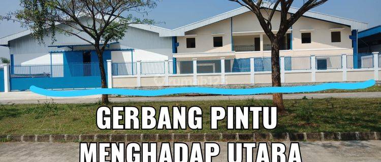 Pabrik/gudang dijual siap pakai, kondisi baru. Terletak di lokasi yg strategis dan berada di kawasan industri dan bebas banjir. Akses kontainer 40 feed. Dekat dgn kantor kabupaten tigaraksa,dekat dgn perumahan citra raya cikupa Tangerang.  1