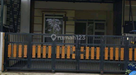 Rumah Sewa Siap Huni 2 Lantai, ,lokasi Tenang, Nyama,asri, Bersih Dan Aman. Kawasan Bebas Banjir. Jalanan Lebar. Perumahan Dilengkapi Dgn Fasilitas Yg Lengkap. 1
