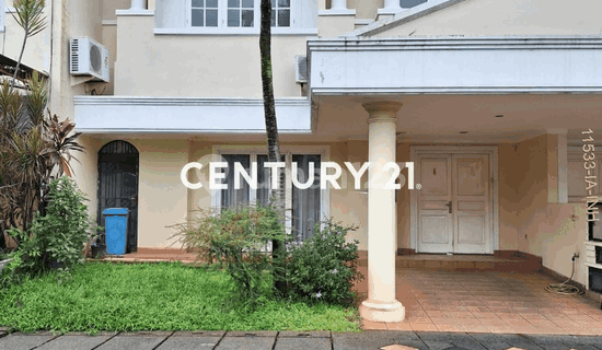 House in Cluster Still Has Backyard One Gate System 1