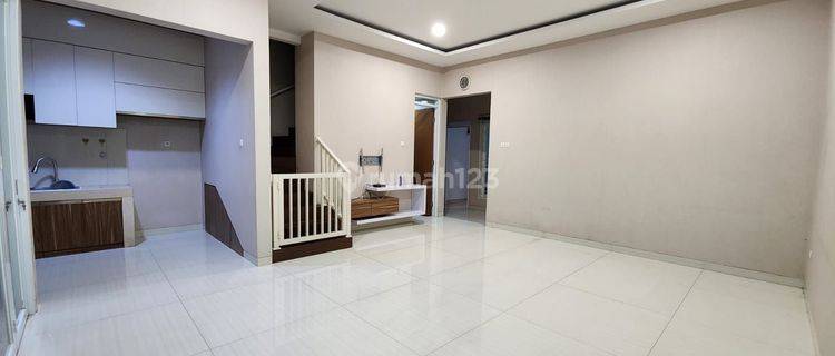 DIJUAL RUMAH TENGAH KOTA, MINIMALIS MODERN SEPERTI BARU, SEMI FURNISH  1