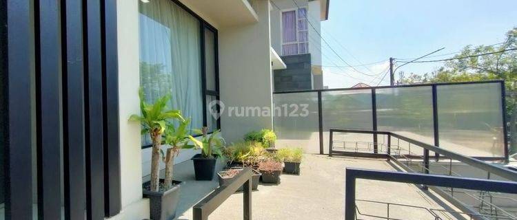 DIJUAL RUMAH 3 Lt  MINIMALIS MODERN  ....SEMI FURNISHED MEKARWANGI 1