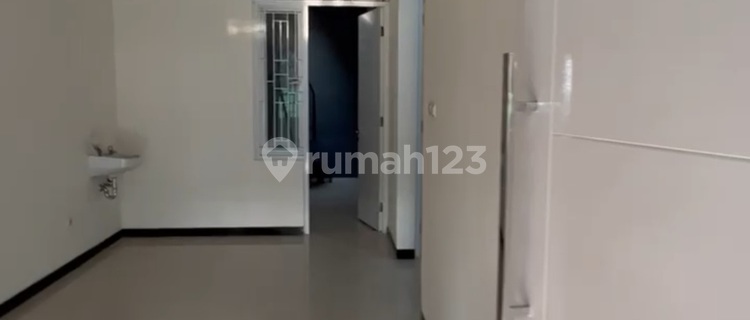 Disewakan Rumah Bagus 1.5 Lt. 3 + 1 Taman Kopo  1