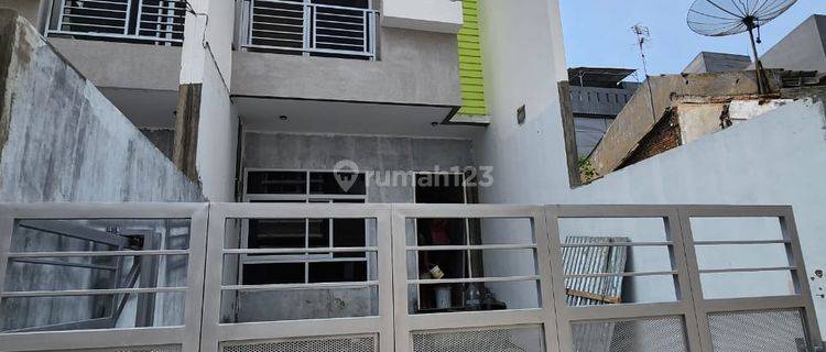 Dijual Rumah 2 Unit Baru 3 Lantai Taman Ratu 1