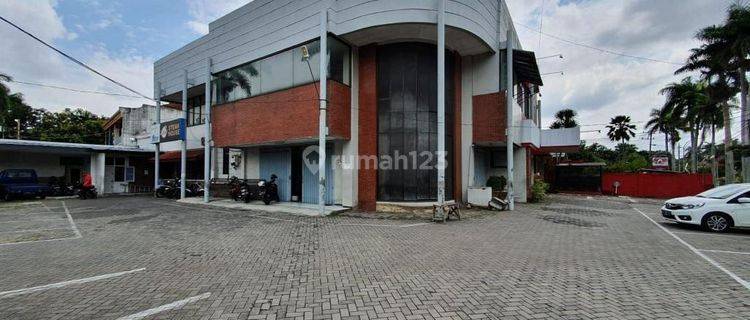 Gedung Luas Strategis di Raya Dieng Malang 1