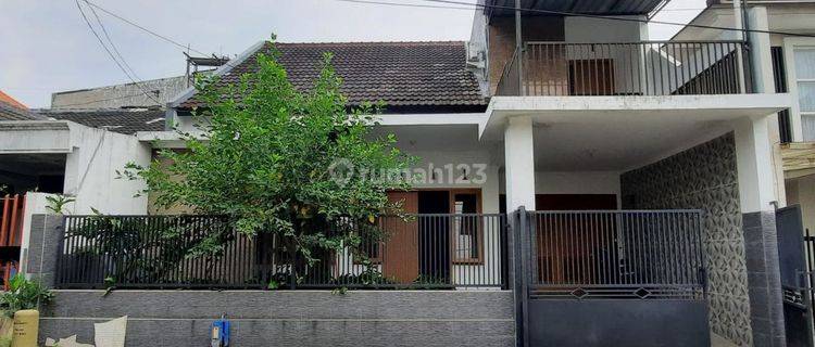 Rumah Bagus Semi Furnished SHM di Araya, Malang 1