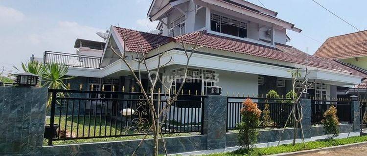 Turun Harga!! Dijual rumah mewah Villa Aster full Furnished Srondol dekat UNDIP Semarang 1