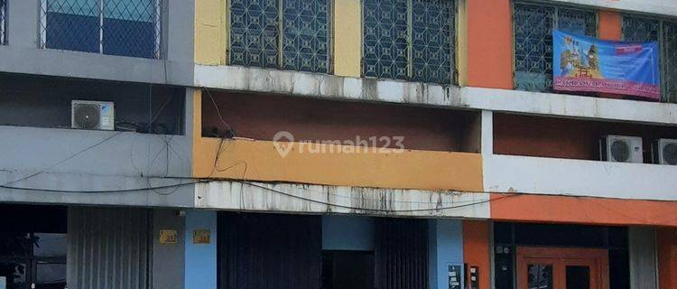 Ruko Posisi Bagus Hadap Taman Dan Jalan 1