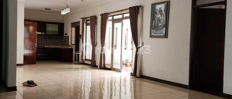 Rumah Nyaman Lux di Kota Baru Parahyangan 1