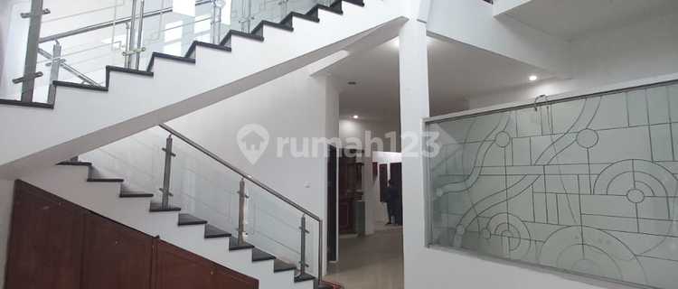 Rumah Lux Hommey Nyaman di Komplek Batununggal 1