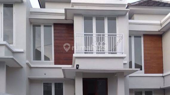 Rumah Modern 2 Lantai Di Munggu Dekat Pererenan Badung  1