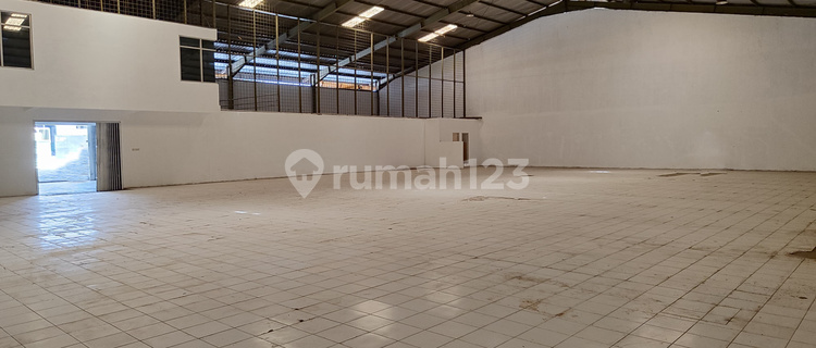 For sale, ready-to-use warehouse in West Semarang 10390 1