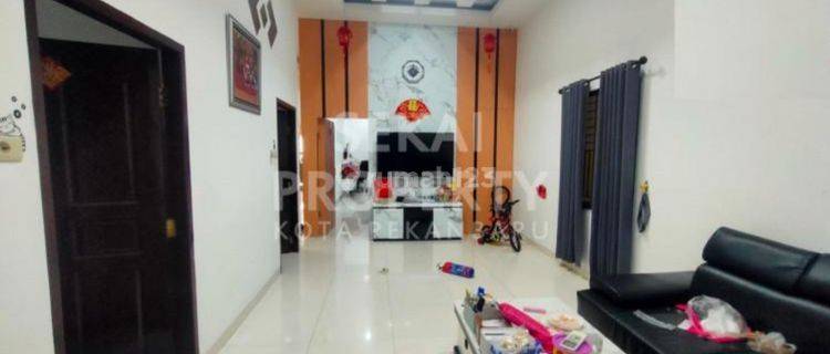 Rumah semi cluster semi furnish full renovasi posisi hook d tengah kota  1