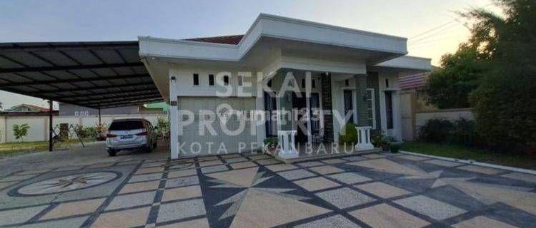 Rumah bulatan mewah semi furnish berhalaman luas dekat jl.lili 1